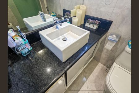 Apartamento à venda com 105m², 2 quartos e 2 vagasBanheiro da Suíte