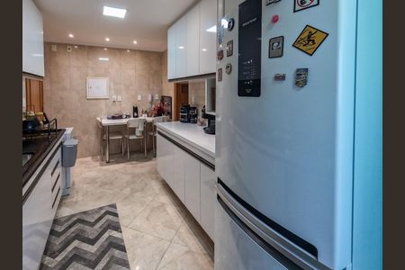 Apartamento à venda com 105m², 2 quartos e 2 vagasCozinha