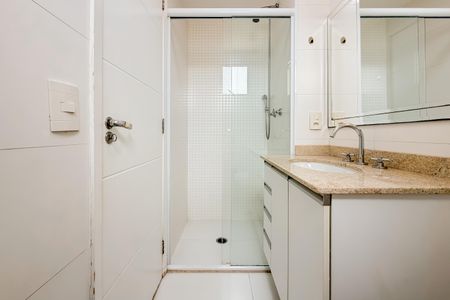 Apartamento para alugar com 100m², 2 quartos e 2 vagas Apartamento para alugar com 100m², 2 quartos e 2 vagasBanheiro Corredor