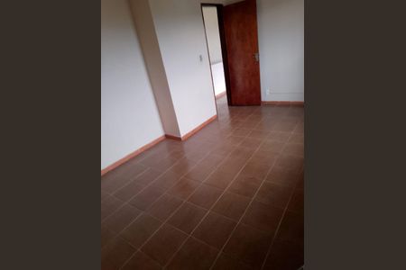 Sala de casa para alugar com 2 quartos, 60m² em Cordovil, Rio de Janeiro