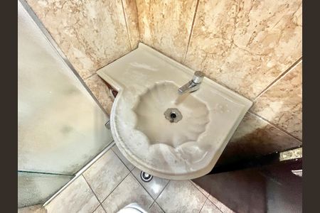 Casa à venda com 92m², 3 quartos e 2 vagasBanheiro