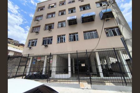 Apartamento para alugar com 65m², 2 quartos e 1 vagaFachada