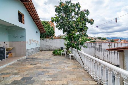 Casa à venda com 177m², 3 quartos e 2 vagasQuintal