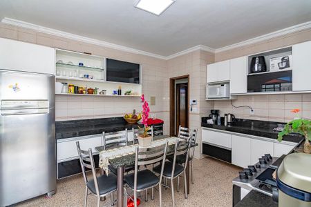 Casa à venda com 177m², 3 quartos e 2 vagasCozinha
