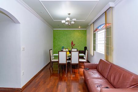 Casa à venda com 177m², 3 quartos e 2 vagasSala