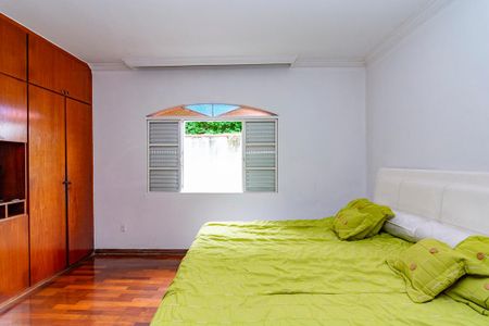 Casa à venda com 177m², 3 quartos e 2 vagasSuíte