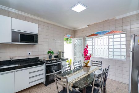 Casa à venda com 177m², 3 quartos e 2 vagasCozinha