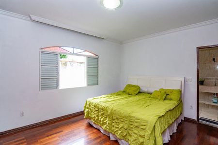 Casa à venda com 177m², 3 quartos e 2 vagasSuíte