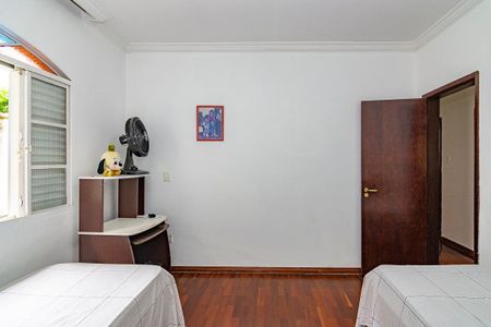Casa à venda com 177m², 3 quartos e 2 vagasQuarto 