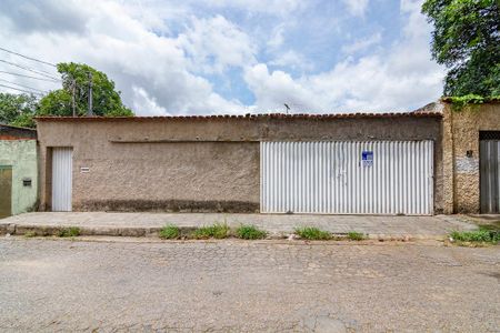 Casa à venda com 177m², 3 quartos e 2 vagasFachada