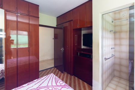 Casa à venda com 195m², 2 quartos e 5 vagasSuíte