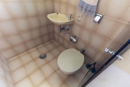 Casa à venda com 195m², 2 quartos e 5 vagasBanheiro da Suíte