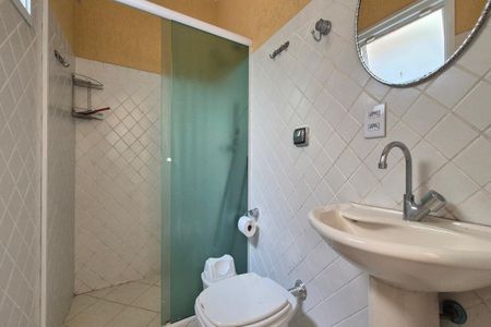 Casa de condomínio à venda com 291m², 4 quartos e 4 vagasBanheiro de Serviço