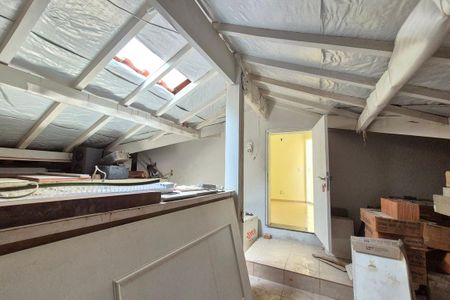 Casa de condomínio à venda com 291m², 4 quartos e 4 vagasDespensa 