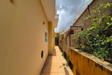 Casa de condomínio à venda com 291m², 4 quartos e 4 vagasCorredor 