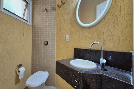 Casa de condomínio à venda com 291m², 4 quartos e 4 vagasLavabo