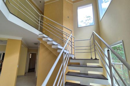 Casa de condomínio à venda com 291m², 4 quartos e 4 vagasEscada 