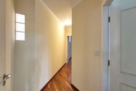 Casa de condomínio à venda com 291m², 4 quartos e 4 vagasCorredor 