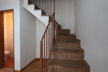 Casa para alugar com 35m², 2 quartos e 1 vagaEscadas