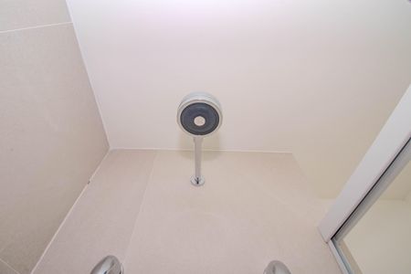 Banheiro de kitnet/studio à venda com 1 quarto, 25m² em Boa Vista, Porto Alegre