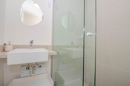 Banheiro de kitnet/studio à venda com 1 quarto, 25m² em Boa Vista, Porto Alegre