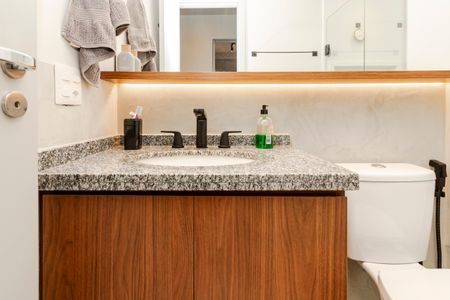 Apartamento à venda com 70m², 2 quartos e 1 vaga Apartamento à venda com 70m², 2 quartos e 1 vagaBanheiro Social