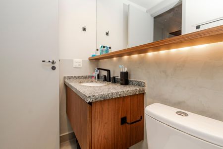 Apartamento à venda com 70m², 2 quartos e 1 vaga Apartamento à venda com 70m², 2 quartos e 1 vagaBanheiro da Suíte