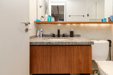 Apartamento à venda com 70m², 2 quartos e 1 vaga Apartamento à venda com 70m², 2 quartos e 1 vagaBanheiro da Suíte