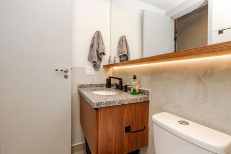 Apartamento à venda com 70m², 2 quartos e 1 vaga Apartamento à venda com 70m², 2 quartos e 1 vagaBanheiro Social
