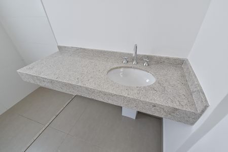 Apartamento à venda com 132m², 3 quartos e 2 vagas Apartamento à venda com 132m², 3 quartos e 2 vagasBanheiro da suíte 3