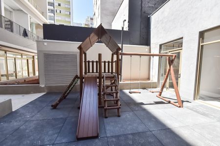 Apartamento à venda com 132m², 3 quartos e 2 vagas Apartamento à venda com 132m², 3 quartos e 2 vagasÁrea comum - Playground