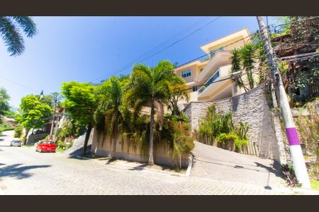 Casa de condomínio à venda com 500m², 4 quartos e 3 vagas