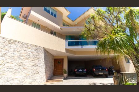 Casa de condomínio à venda com 500m², 4 quartos e 3 vagas