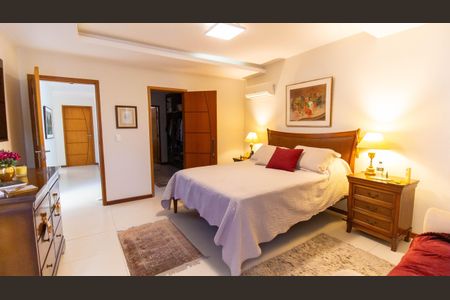 Casa de condomínio à venda com 500m², 4 quartos e 3 vagas