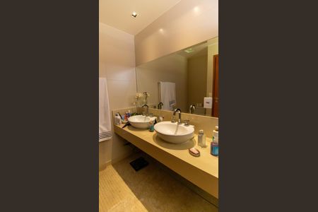 Casa de condomínio à venda com 500m², 4 quartos e 3 vagas