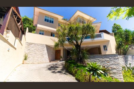 Casa de condomínio à venda com 500m², 4 quartos e 3 vagas