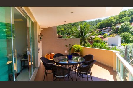 Casa de condomínio à venda com 500m², 4 quartos e 3 vagas