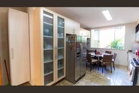 Casa de condomínio à venda com 500m², 4 quartos e 3 vagas