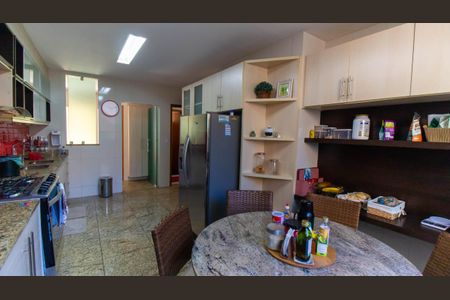 Casa de condomínio à venda com 500m², 4 quartos e 3 vagas