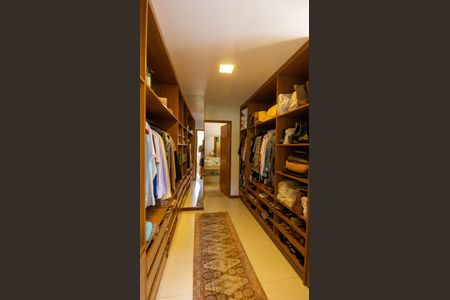 Casa de condomínio à venda com 500m², 4 quartos e 3 vagas