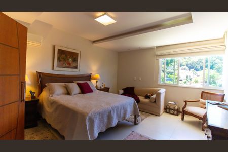 Casa de condomínio à venda com 500m², 4 quartos e 3 vagas