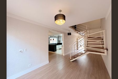 Casa de condomínio à venda com 131m², 3 quartos e 3 vagasSala