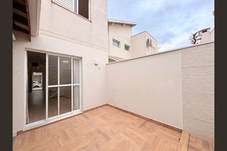 Casa de condomínio à venda com 131m², 3 quartos e 3 vagasQuintal