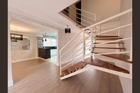 Casa de condomínio à venda com 131m², 3 quartos e 3 vagasSala