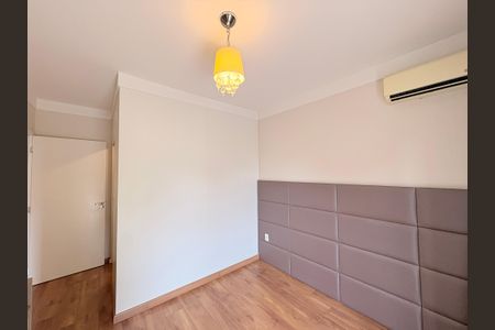 Casa de condomínio à venda com 131m², 3 quartos e 3 vagasSuíte