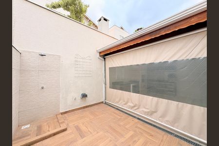 Casa de condomínio à venda com 131m², 3 quartos e 3 vagasQuintal