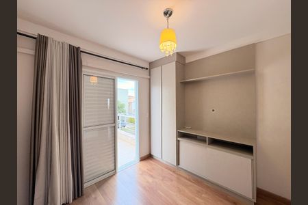 Casa de condomínio à venda com 131m², 3 quartos e 3 vagasSuíte