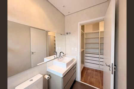 Casa de condomínio à venda com 131m², 3 quartos e 3 vagasBanheiro de Suíte