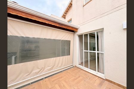 Casa de condomínio à venda com 131m², 3 quartos e 3 vagasQuintal