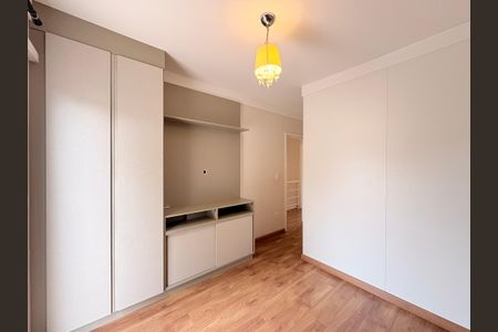 Casa de condomínio à venda com 131m², 3 quartos e 3 vagasSuíte